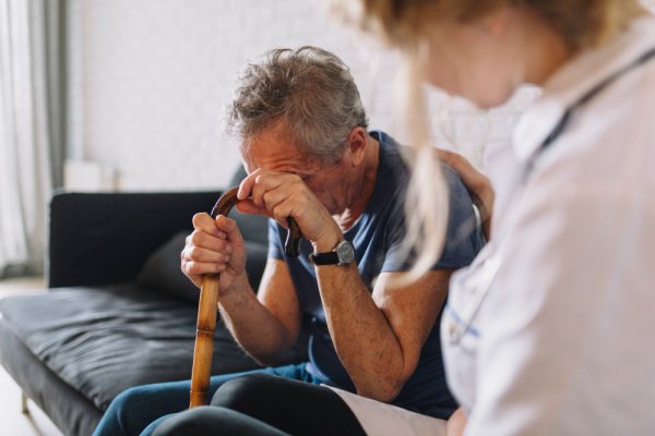 Evde Yaşlı ve Kronik Hastalara Bakımda Dikkat Edilmesi Gerekenler